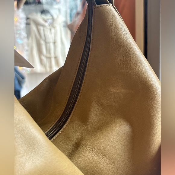 Vintage Gucci Pistachio Green Leather Hobo Bag - Picture 16 of 16